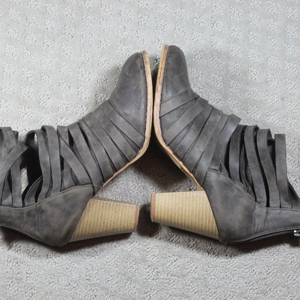 Mi iM Urban 04 Strappy Caged Stacked Heel Bootie